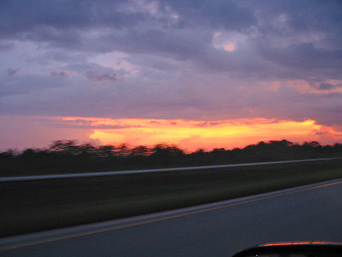 Sonnenuntergang auf Highway Foto 